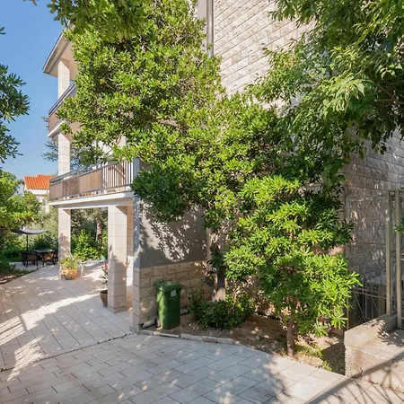Apartment Awesome In With Wifi Makarska